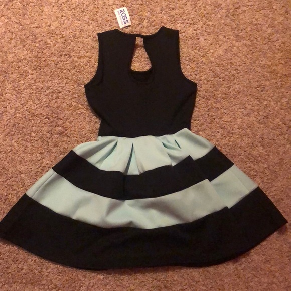 flowy dress - Picture 2 of 2